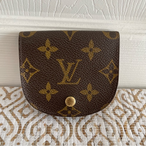 Louis Vuitton Handbags - Louis Vuitton Vintage Rounded Coin Purse